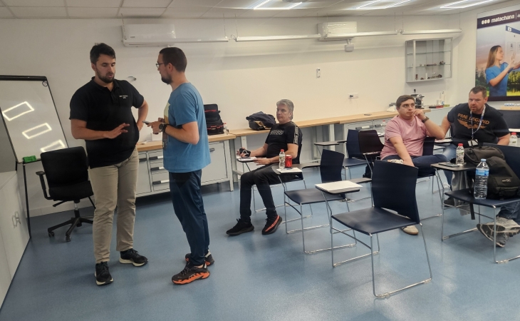 Edukacija o parnim i niskotemperaturnim sterilizatorima u tvornici 